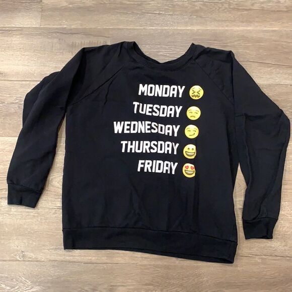 Black sweatshirt 🙌  - Picture 1 of 4